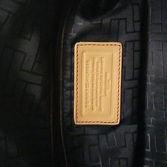 Tommy Hilfiger Handbag - Picture 5 of 8